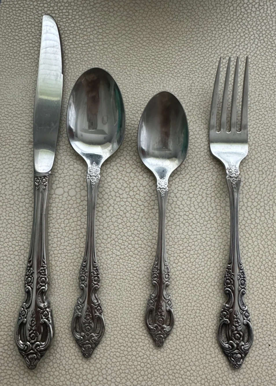 SSS Oneida Renoir Pembrooke Satin Stainless Steel 4pc Set Place Spoon Fork Knife